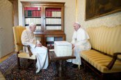 ИСТОРИЧЕСКА СРЕЩА В КАСТЕЛ ГАНДОЛФО МЕЖДУ ФРАНЦИСК И БЕНЕДИКТ ХVІ