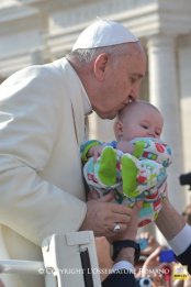 ОБЩА АУДИЕНЦИЯ НА ПАПАТА: ДЕЦАТА СА БОГАТСТВО ЗА ЧОВЕЧЕСТВОТО